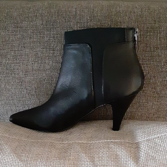 Bandolino Ankle Boot - Picture 2 of 5